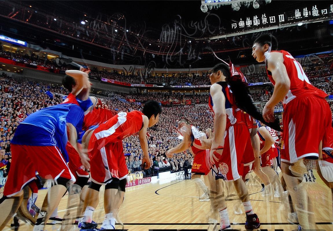 2013年CBA粤京巅峰对决：易建联与马布里的篮球传奇